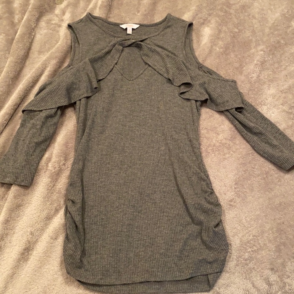 this is a gray shirt size medium